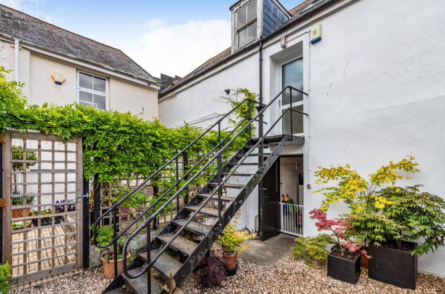 Waves Cafe Bar & Restaurant, 29 & 29a Causewayhead, Penzance, Cornwall